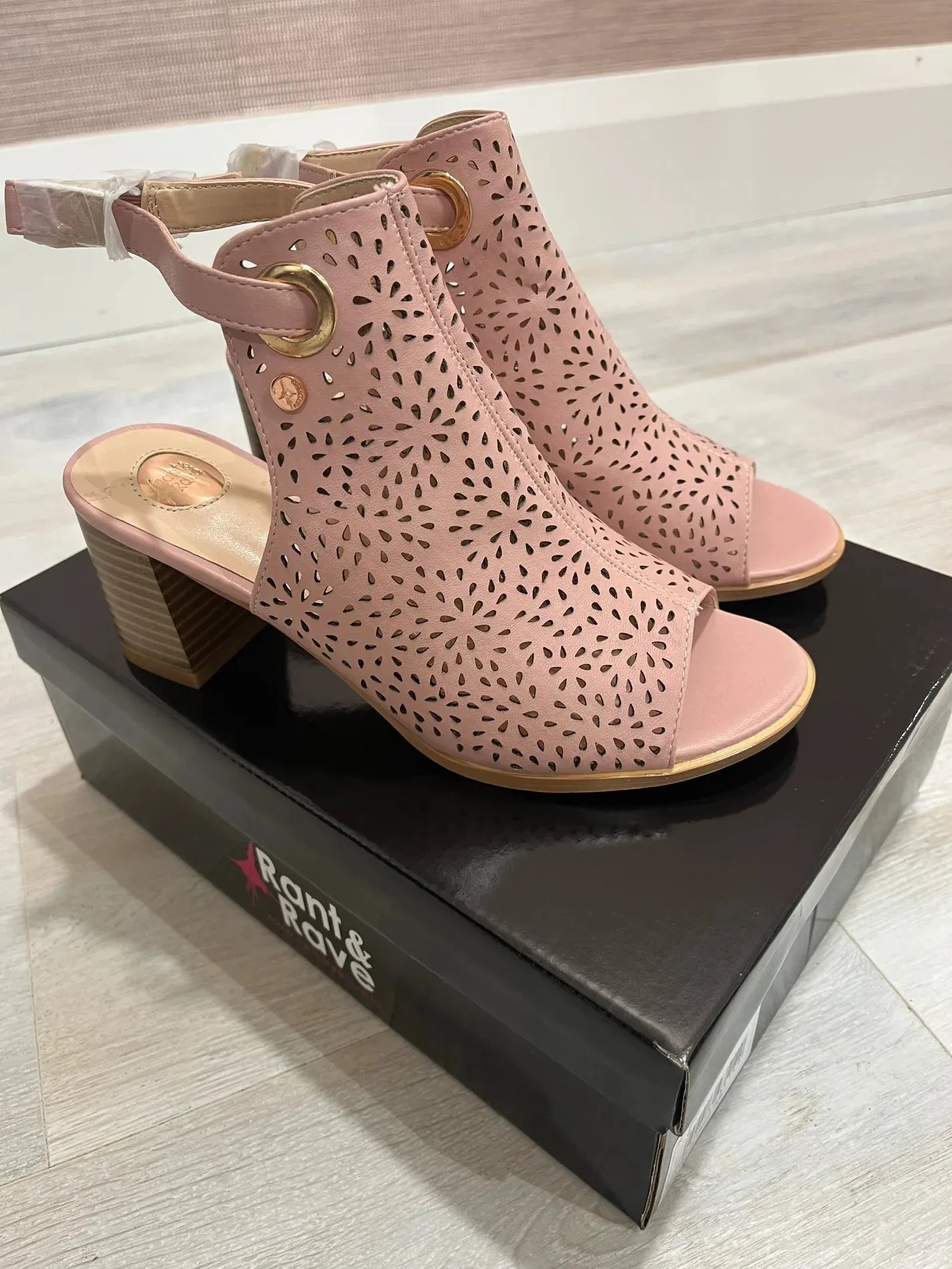 4-A1400GGG Beatrice Pink Peep Toe Boot