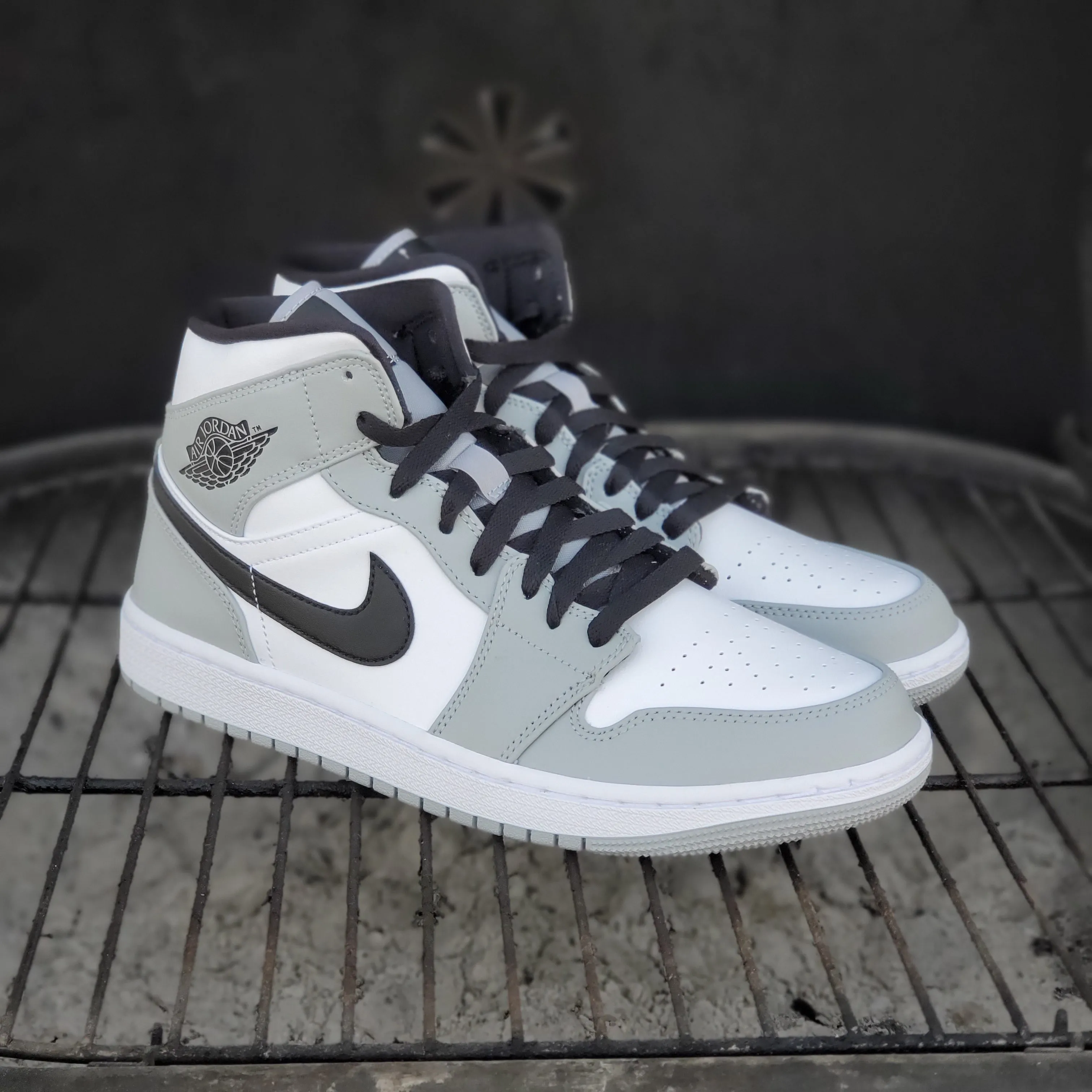 AIR JORDAN 1 MID LIGHT SMOKE GREY