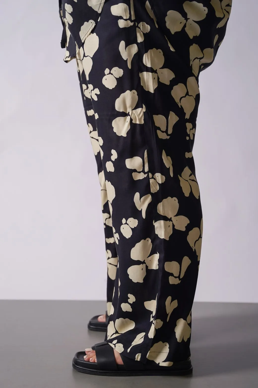 CURVE PRINTED PANTS