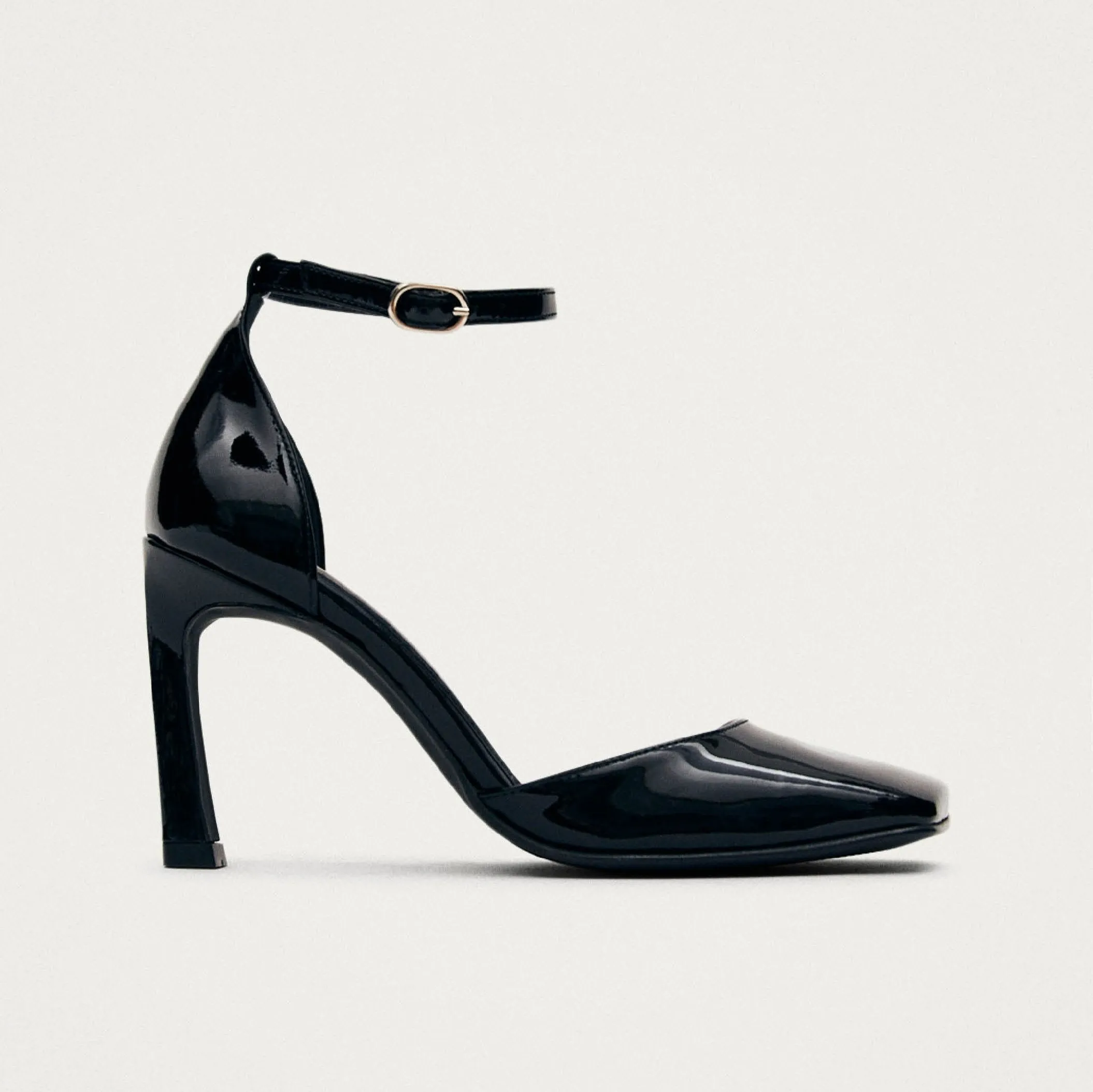 Liebe Onix Black Leather Pumps