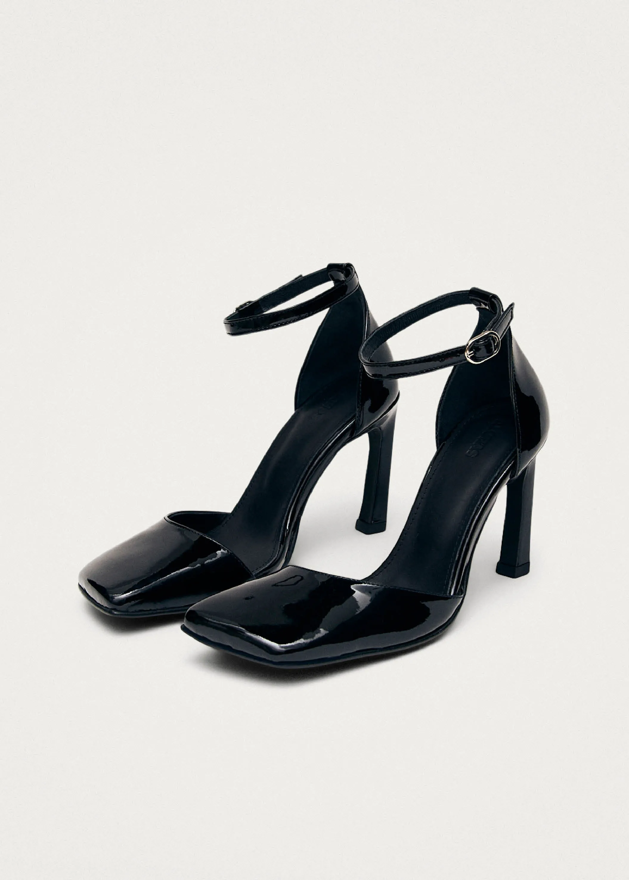 Liebe Onix Black Leather Pumps