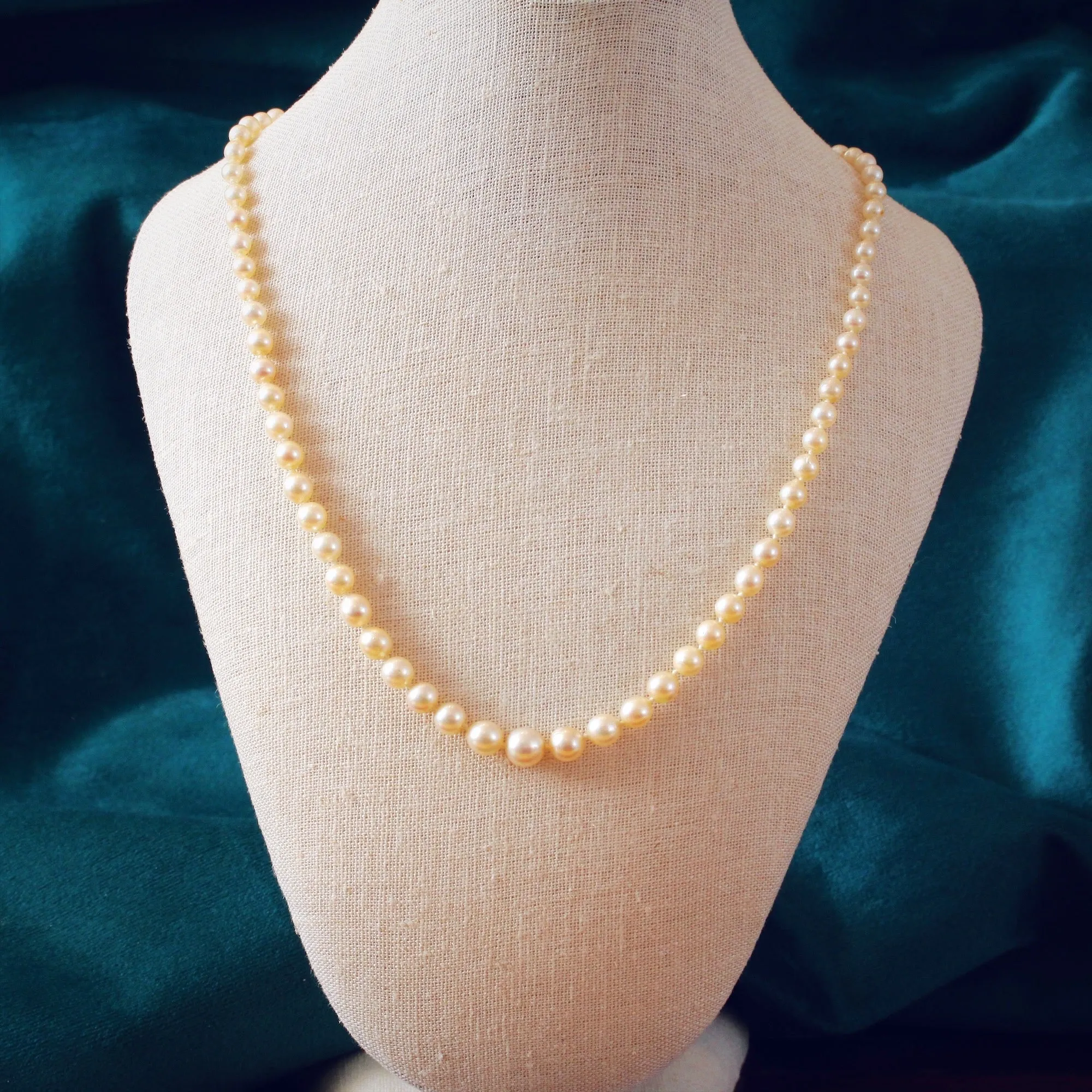 Pretty Vintage Cultured Saltwater Pearl Necklace