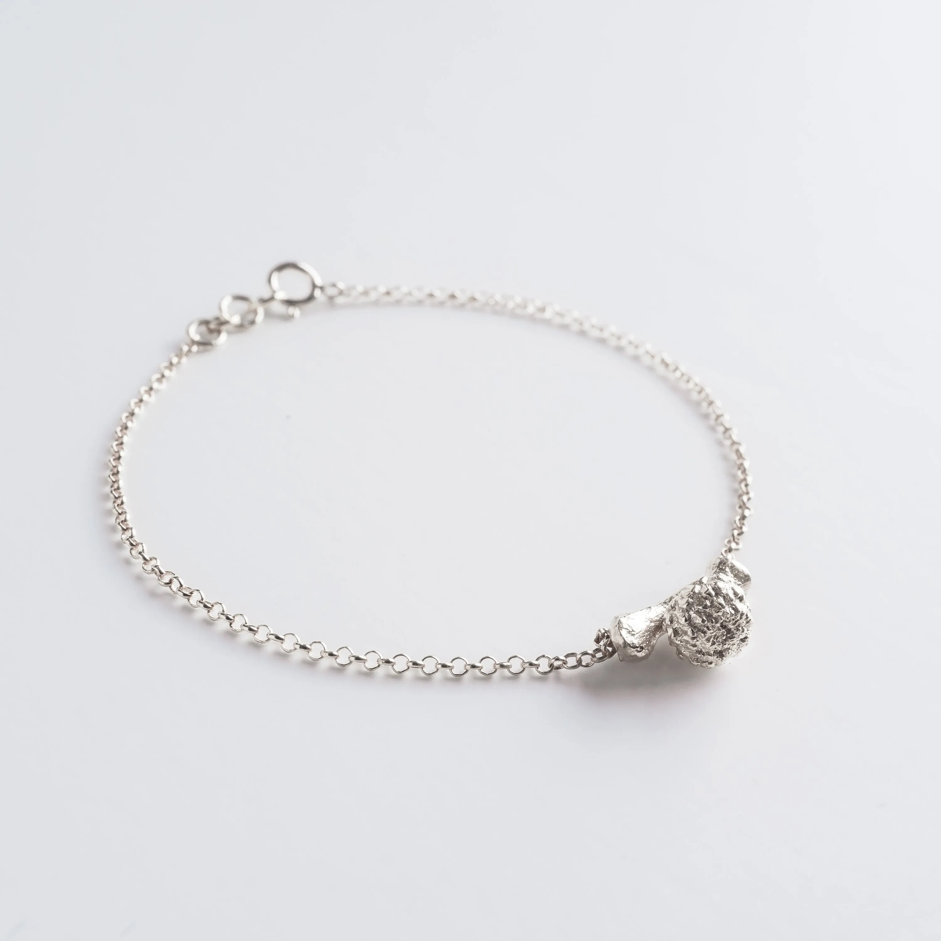 Round seed on a twig - charm bracelet - silver 925